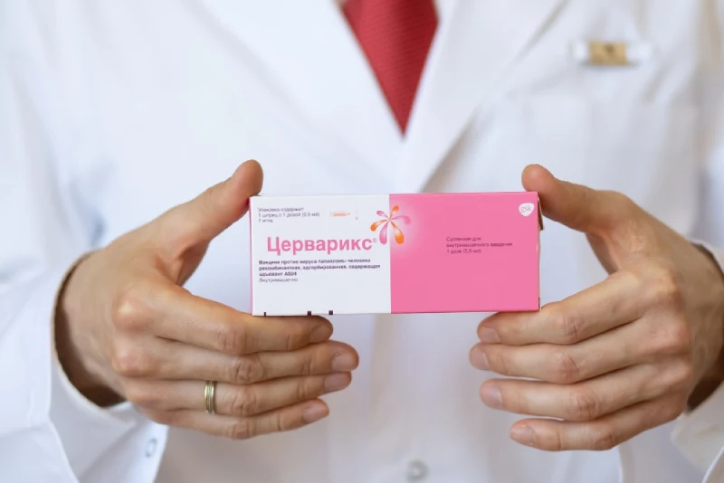 Введение вакцины от ВПЧ у хирурга-гинеколога Дмитрия Прыня